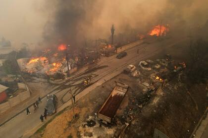 Incendios fuera de control en el sur de Chile: al menos 15 muertos y más de 50.000 evacuados.