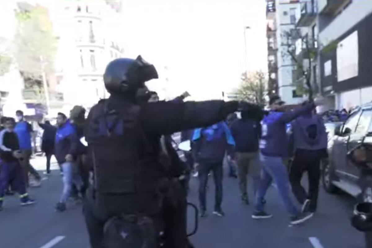 Incidentes durante una manifestación en el Sindicato de Lecheros en el barrio de Boedo