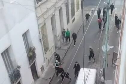 Incidentes en Constitución entre una patota, vecinos y la policía
