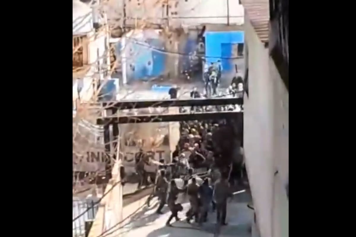 Incidentes en el estadio de Temperley entre la barra brava y la policía, tras la derrota ante Quilmes