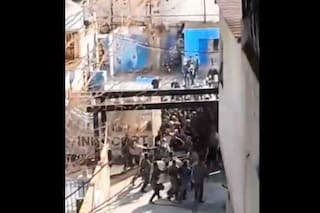Violencia en el fútbol: barras de Temperley a las trompadas con la policía y los socios, tras la derrota ante Quilmes