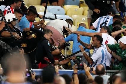 Incidentes en el Maracaná, en la previa del partido entre Brasil y Argentina: hinchas de la selección nacional heridos