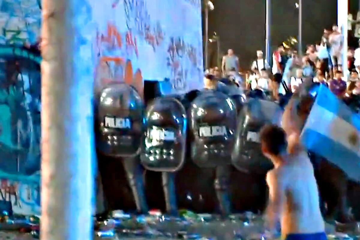 Incidentes en el Obelisco durante los festejos por el triunfo en el Mundial