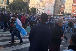 Un hombre robó un celular en los festejos por la Argentina: fue detenido, recibió insultos y botellazos