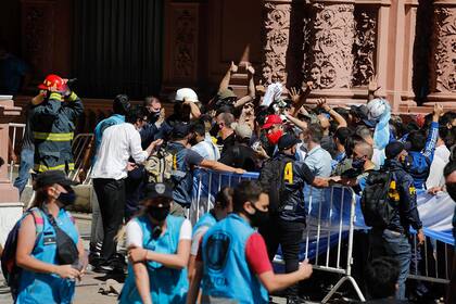 Incidentes en la Casa Rosada durante el sepelio de Diego Maradona