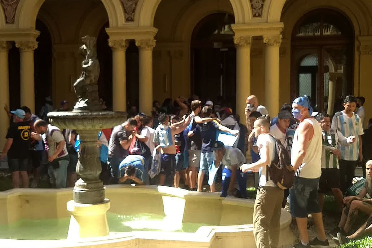 Incidentes en la Casa Rosada durante el sepelio de Diego Maradona