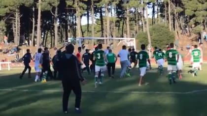 Incidentes en el clásico de Pinamar: el partido fue suspendido
