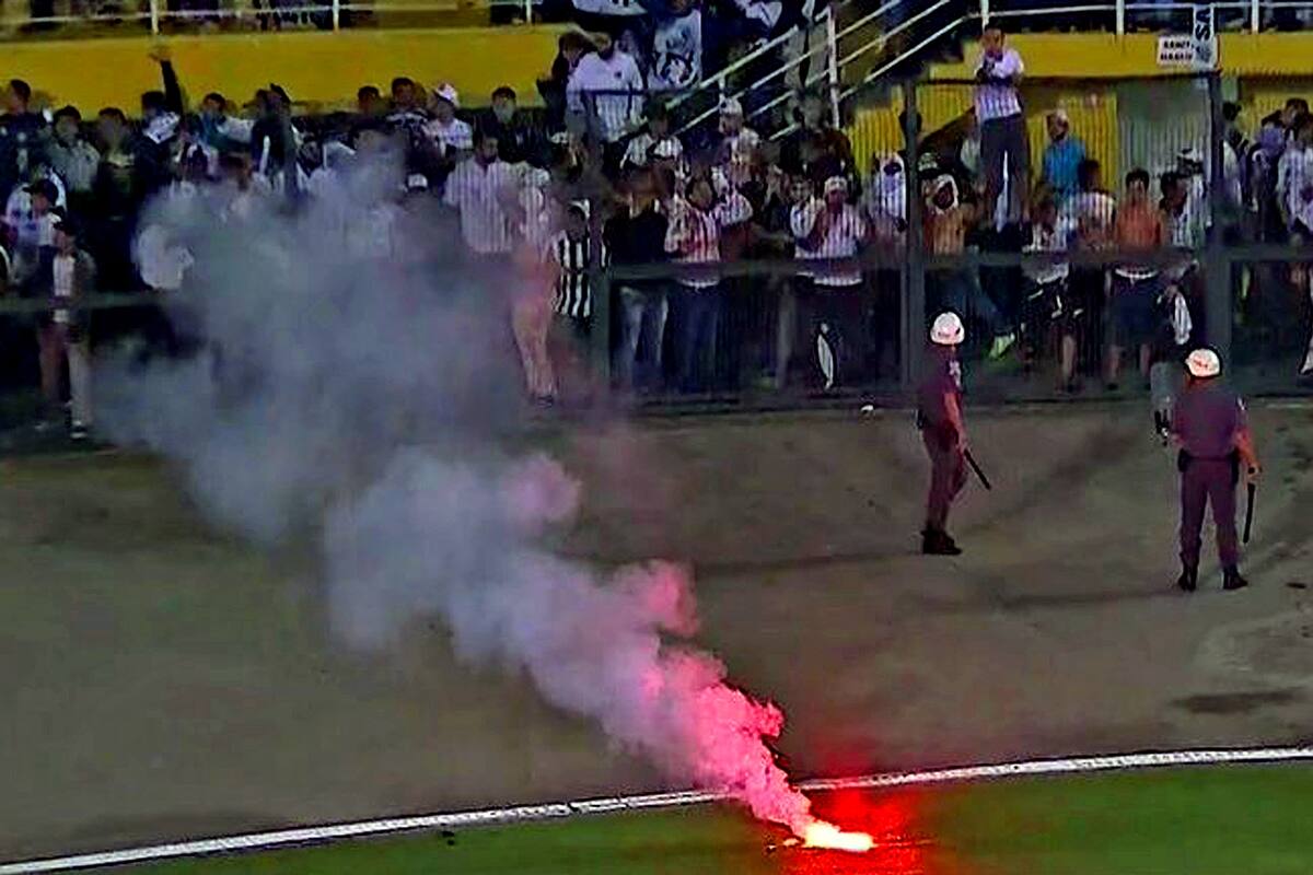 Incidentes entre la policía y los hinchas de Santos obligaron a la suspensión