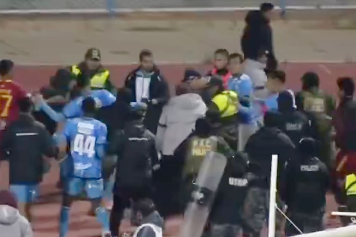Incidentes tras finalizar el partido entre Real Oruro y Blooming en Oruro, por la Copa Bolivia