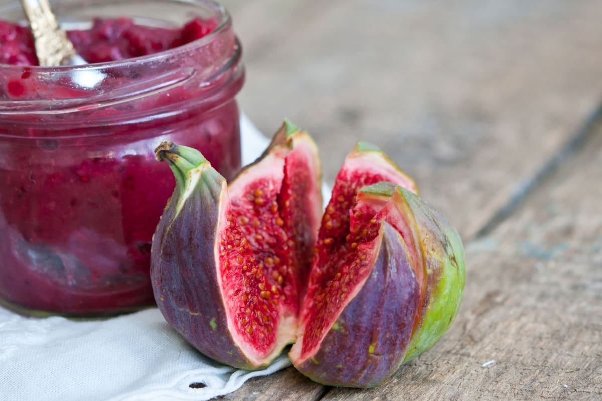 Incluir higos en la dieta durante el otoño puede ser una forma deliciosa y efectiva de cuidar el corazón (Foto Canva)