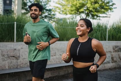 Incluso aquellos con agendas apretadas pueden beneficiarse con estos resultados, ya que tan solo 15 minutos de ejercicio moderado son suficientes (Foto Pexels)