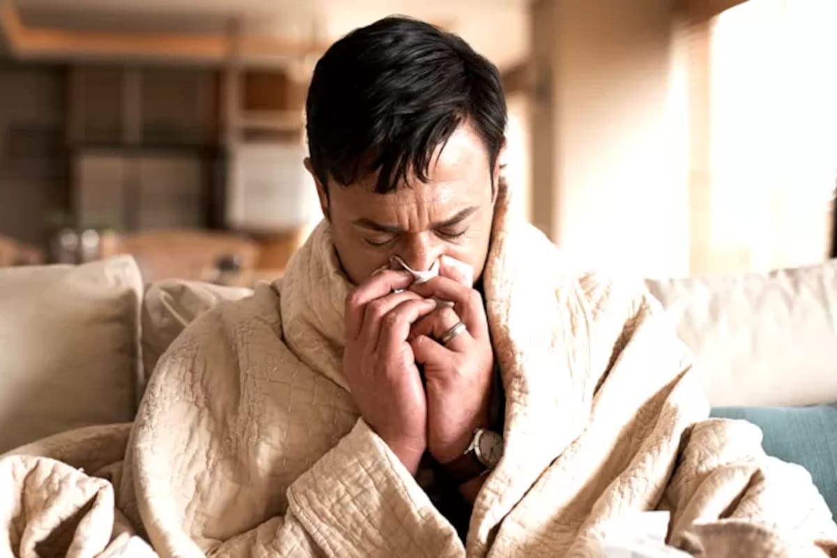 Incluso con variantes más nuevas del virus como ómicron y delta, muchas personas tendrán síntomas leves o ningún síntoma y podrán sobrellevar la infección de manera segura en casa