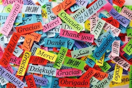 Incluso si los padres no son completamente multilingües, aún pueden propiciar una mezcla de idiomas en el hogar