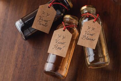 Incluyen desde la posibilidad de interactuar con los enólogos hasta elaboradas propuestas gourmet que atraen no solo a los enófilos