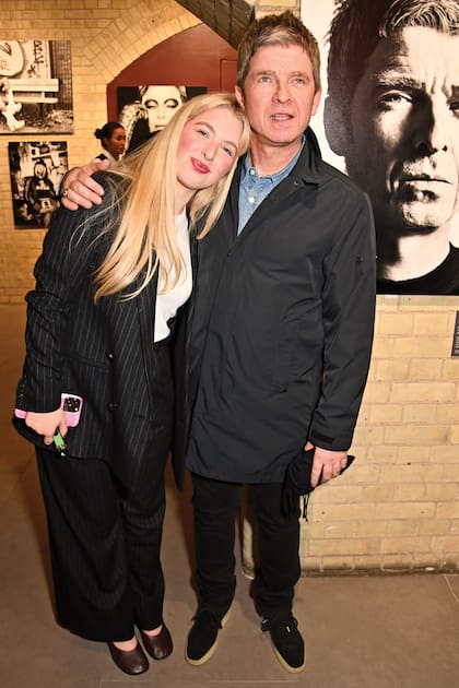 Incondicional compañera
de su padre, Anaïs fue
con el músico de Oasis
a la exhibición “Zoë
Law: Legends”, donde
la reconocida fotógrafa
expuso imágenes de Noel
Gallagher en la National
Portrait Gallery, en
noviembre de 2024