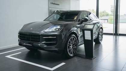 Incorpora un motor V6 capaz de entregar 348 CV y 500 Nm de par máximo