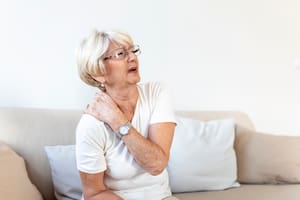 Incorporar magnesio a través de una dieta equilibrada ayuda a disminuir los riesgos de osteoporosis