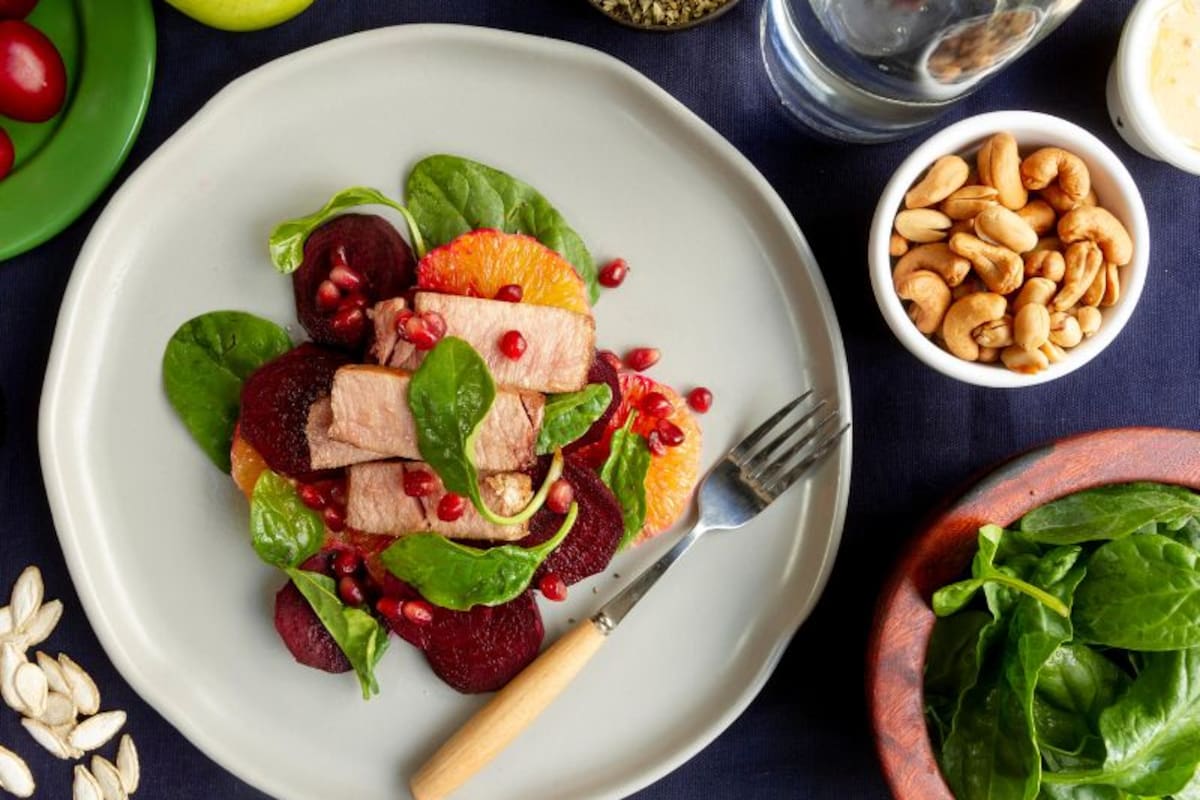 Incorporar pescado, pollo y frutos secos es una buena forma de saciar el hambre