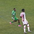 El increíble error de un arquero en el fútbol de Sudáfrica que sorprendió hasta a sus compañeros