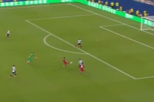 Los dos errores increíbles de la defensa de Uruguay en los goles de Cabo Verde