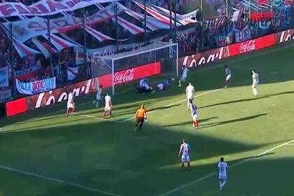 Increíble: Penco falló abajo del arco