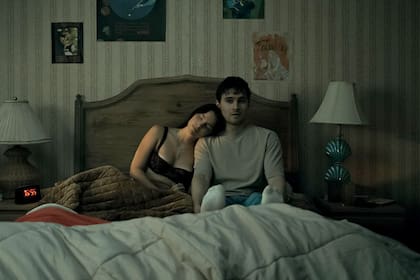 Michael Johnston junto a Inde Navarrette en una escena de Obsesión