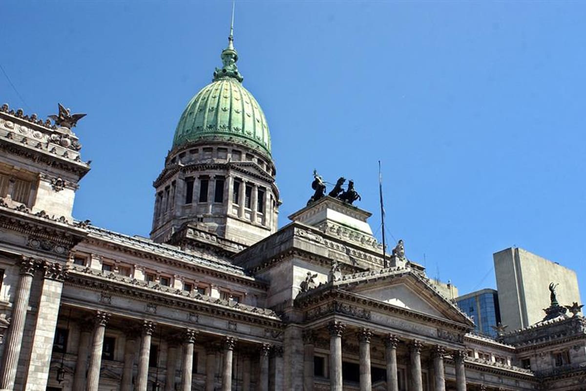 Independencia de los poderes Legislativo, Ejecutivo y Judicial, un principio clave