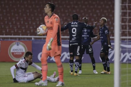 Independiente del Valle se floreó y derrotó 5-0 a Flamengo. El equipo ecuatoriano es líder de su grupo con puntaje ideal