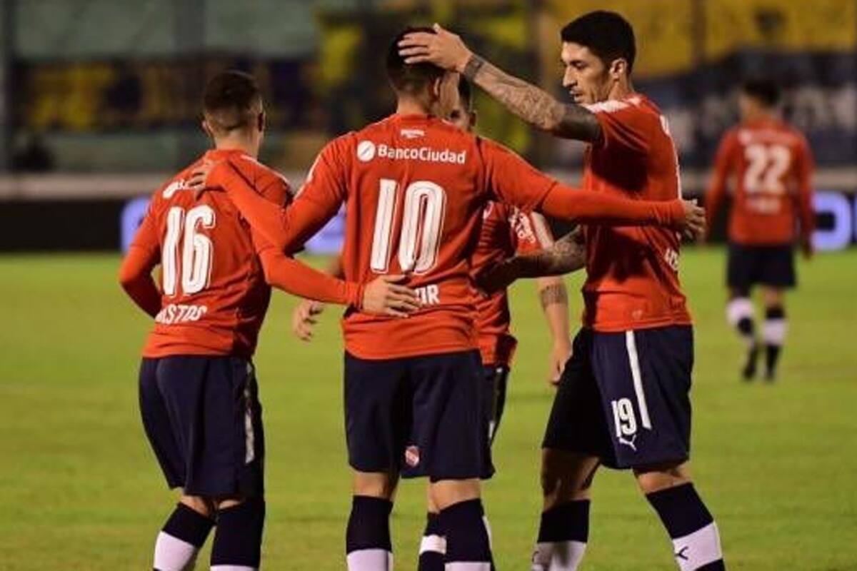 Independiente goleó con un hat trick de Benítez