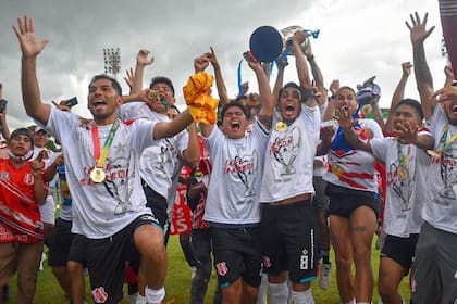 Independiente Petrolero dio la vuelta olímpica en un final agónico en Bolivia