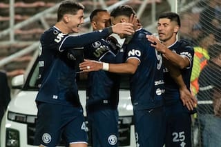 Independiente Rivadavia goleó con un triplete del paraguayo que compite con Bareiro y Ávalos por ir al Mundial