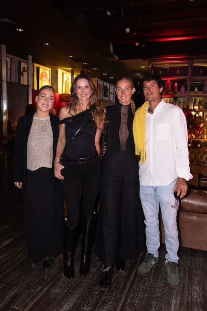 Indi Hine, Meghan Gracida, Milly Vine y Juani Vidal Domínguez armaron uno de los grupos más divertidos.