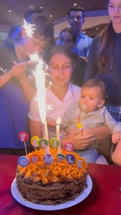 Indiana Cubero celebró sus 15 años en un bowling y rodeada de sus amigos y familiares (Foto: Captura de video / Instagram @sole_cubero)