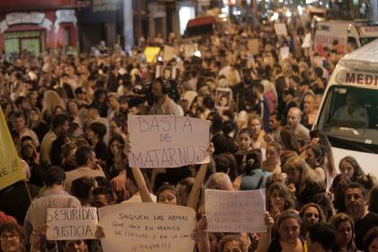 Indignados por el homicidio de Zaira Rodríguez, más de 5000 vecinos se movilizaron para exigir más seguridad en Villa Ballester