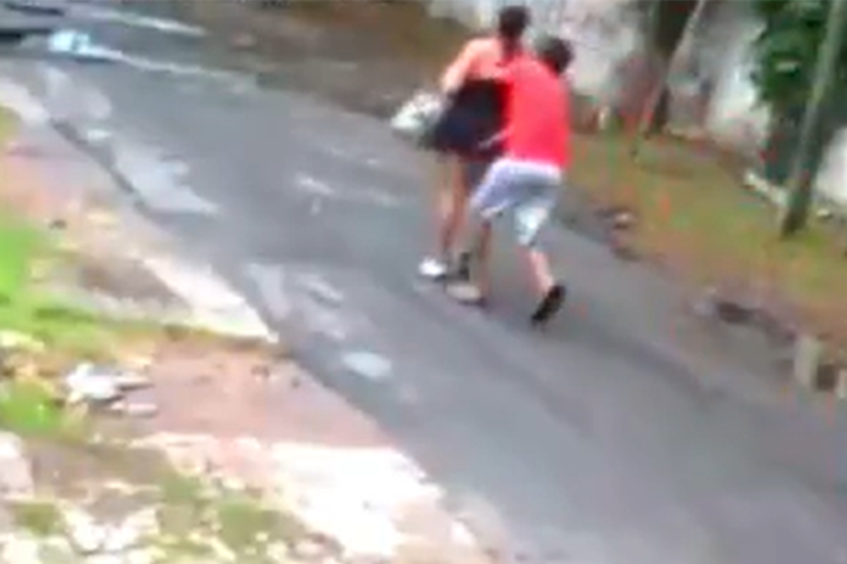 Indignante: caminaba por una calle de Quilmes y un joven la manoseó.