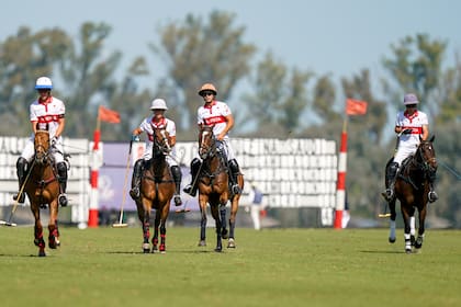 Indios Chapaleufú volvió a la Triple Corona, con Cruz Heguy, Teodoro Lacau, Victorino Ruiz Jorba y Antonio Heguy; tuvo un aceptable paso por el Abierto de Hurlingham.