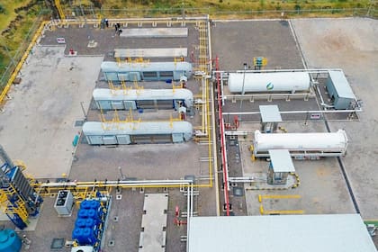 Indonesia inauguró la primera planta modular de micro-GNL, que opera con tecnología argentina