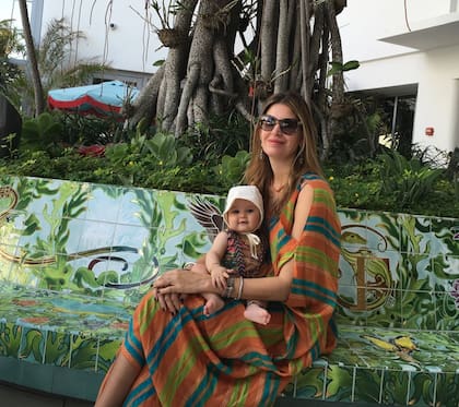 Indra y Dolores, en uno de sus paseos familiares