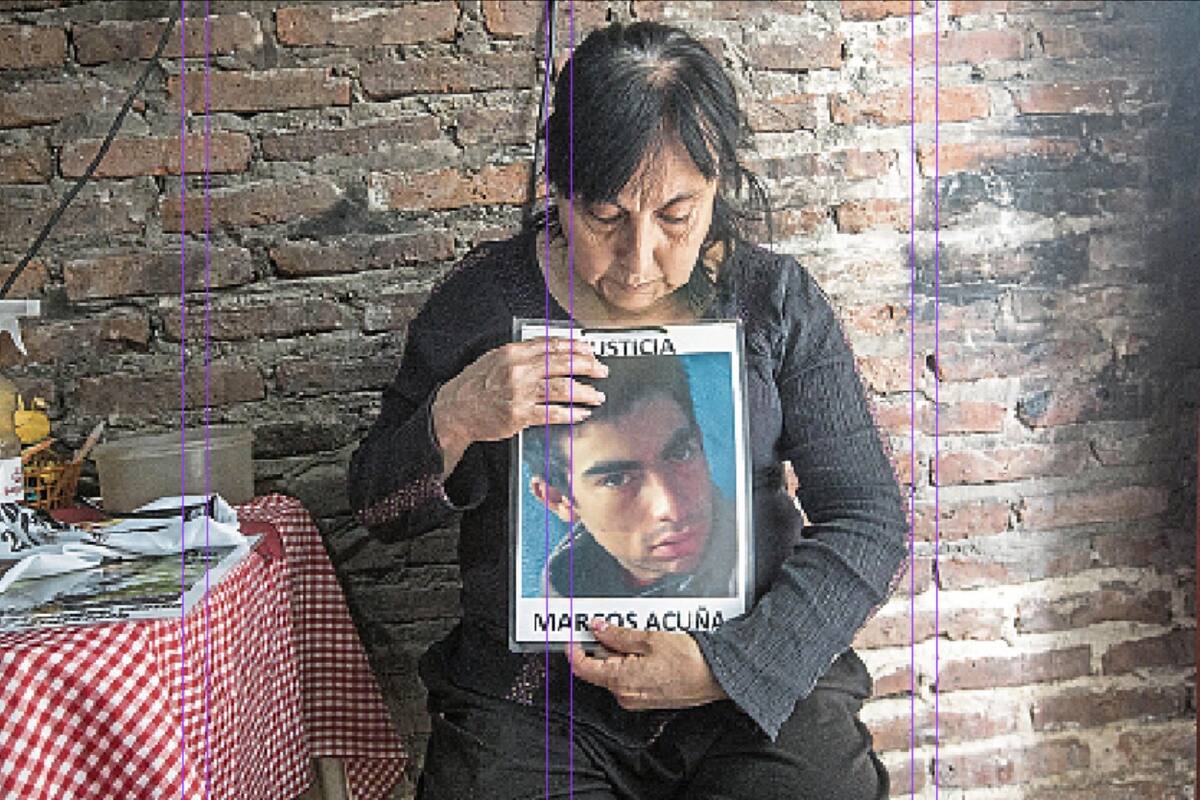 Inés Alderete, en su humilde casa de Quilmes, partido donde mataron a su hijo, Marcos Acuña, en 2015