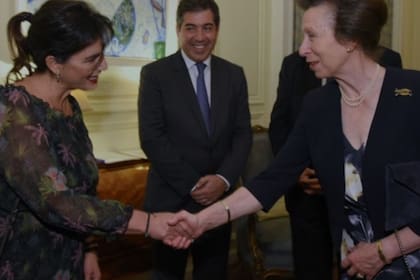 Inés Bertón junto a la princesa Ana del Reino Unido