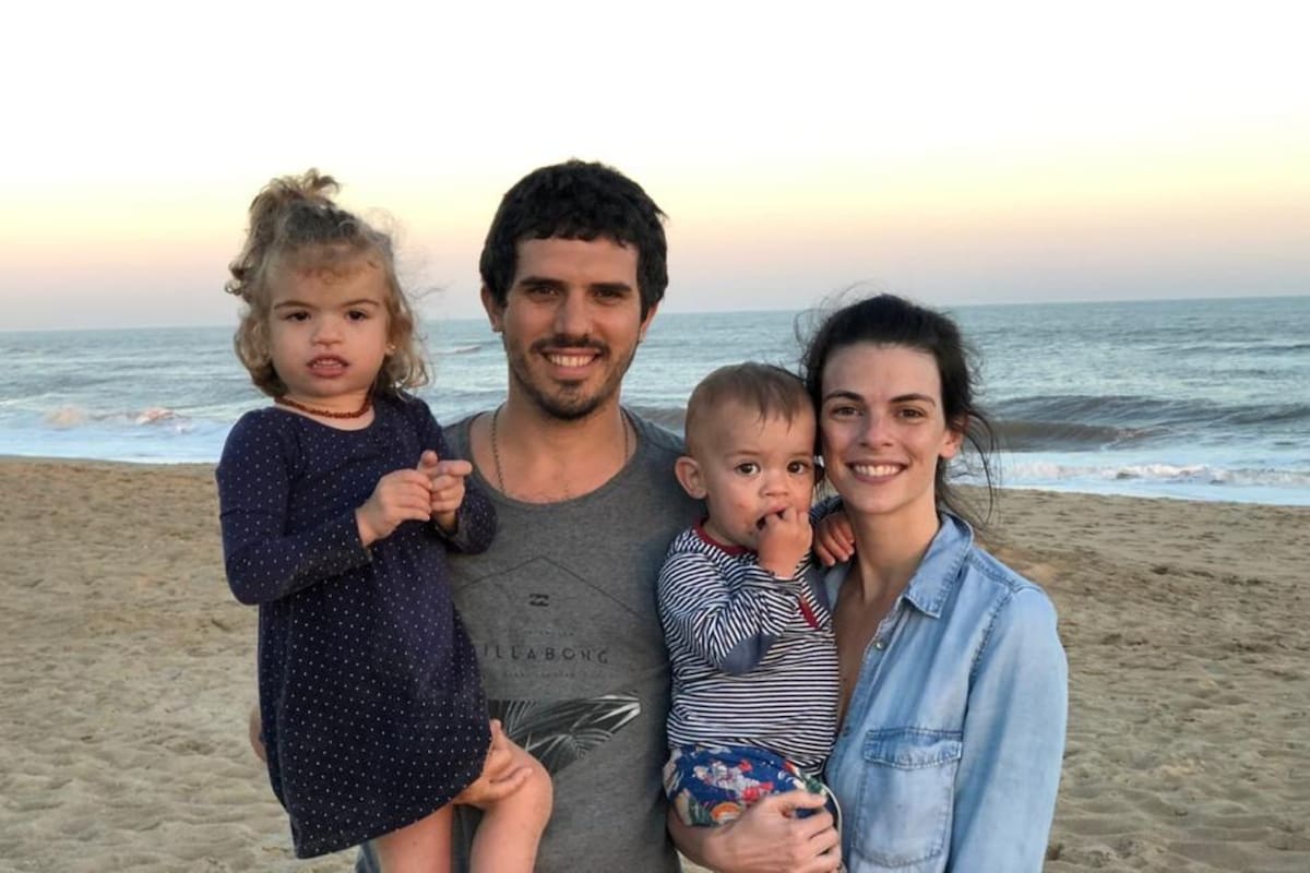 Inés C es la mamá de Luisa, una niña de 5 años que nació con una anomalía cromosómica. Ahora, la mujer reclama por la vuelta a la escuela, el espacio donde su hija pudo hacer los mayores progresos en su desarrollo