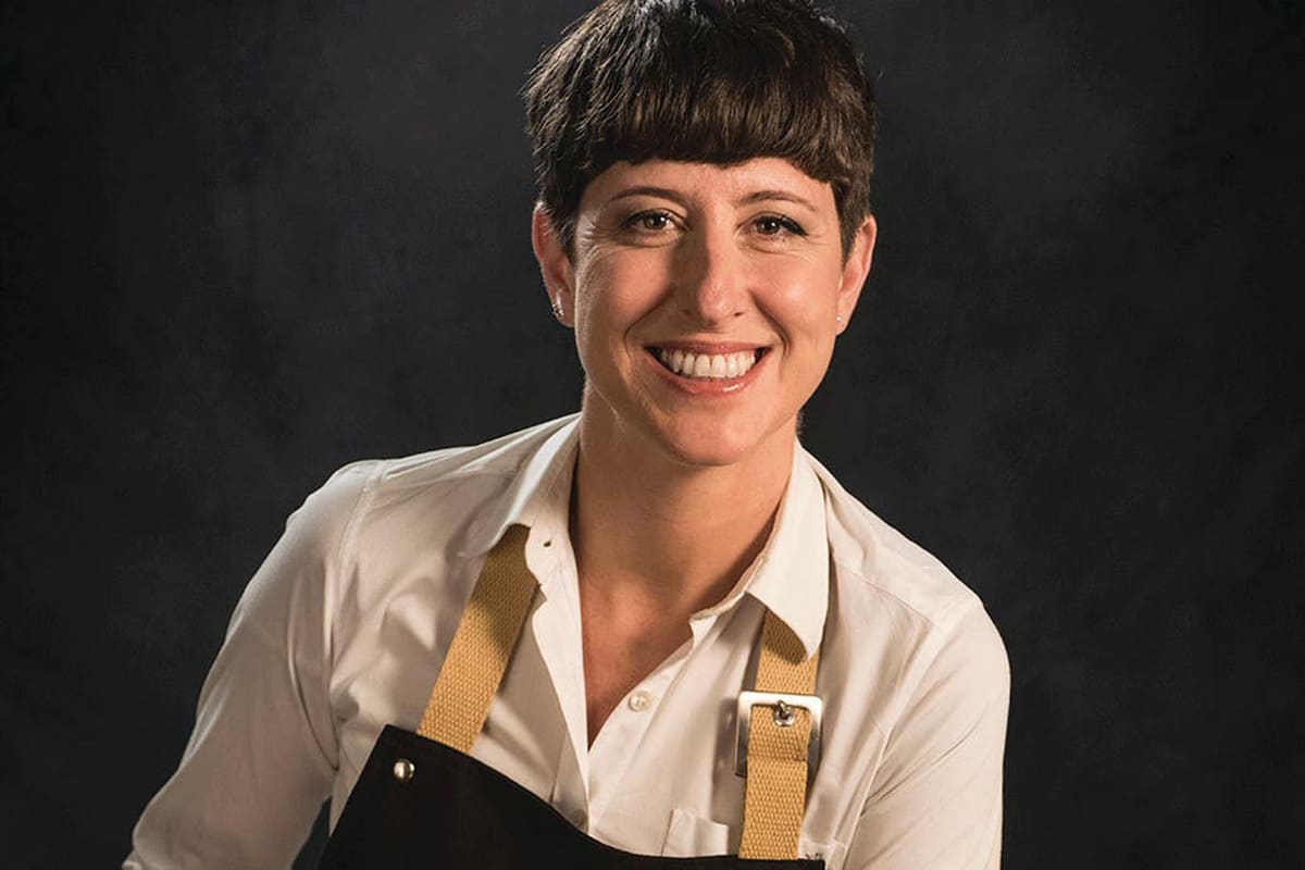 Inés de los Santos, bartender. Rubro: bebidas alcohólicas