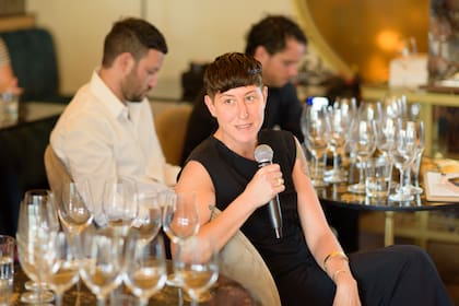 Inés de los Santos en la capacitación brindada en Cochinchina. La bartender acaba de abrir Kōnā Bar, su espacio oriental donde estas bebidas son protagonistas.
