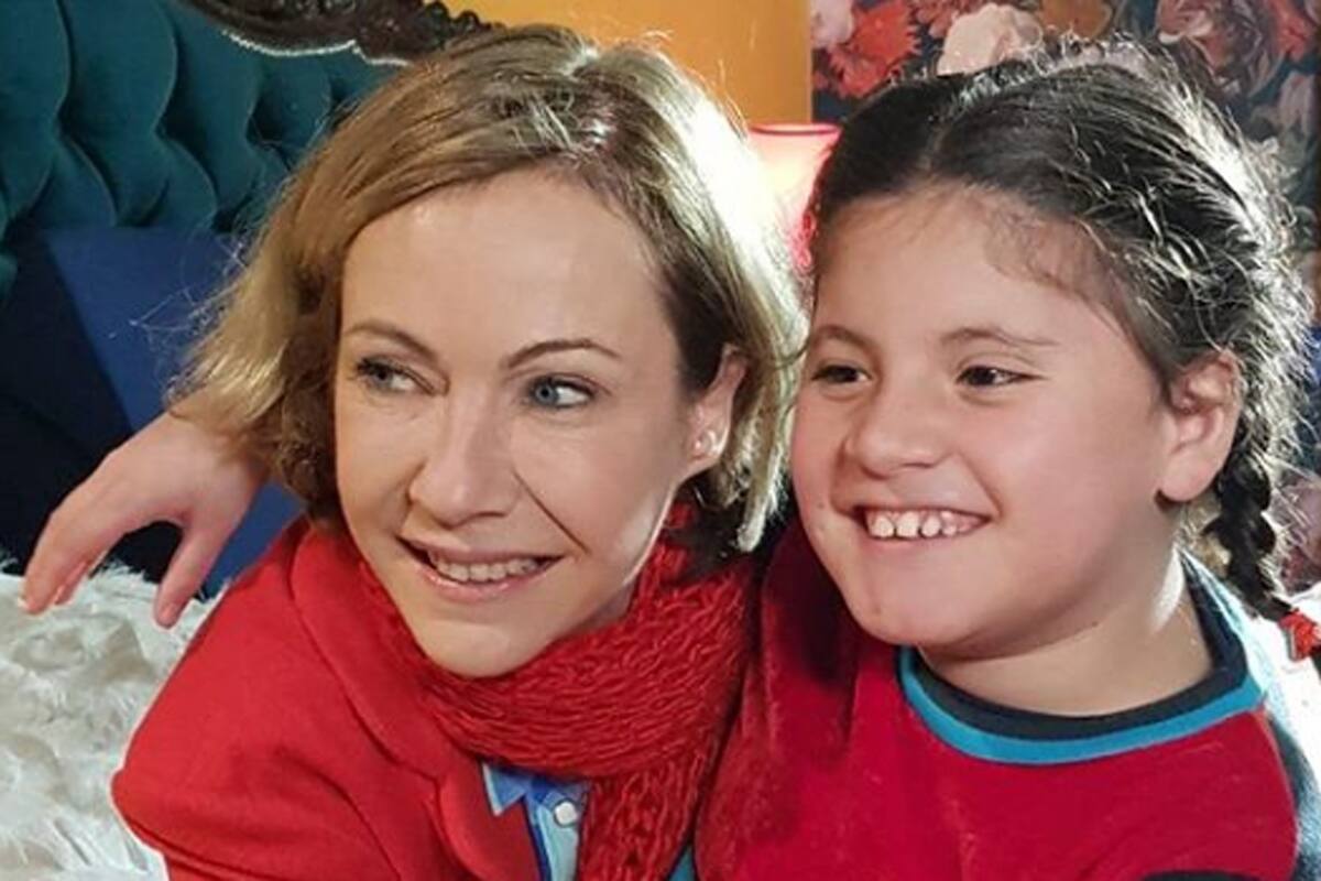 Inés Estévez junto a una de sus hijas