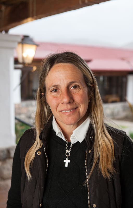 Inés Frías Silva es anfitriona en Las Carreras.