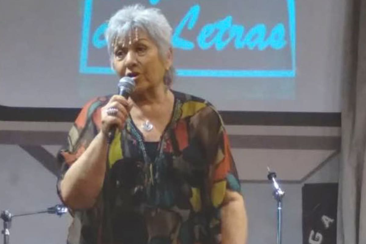 Inés Grimland es escritora, narradora oral y directora de teatro