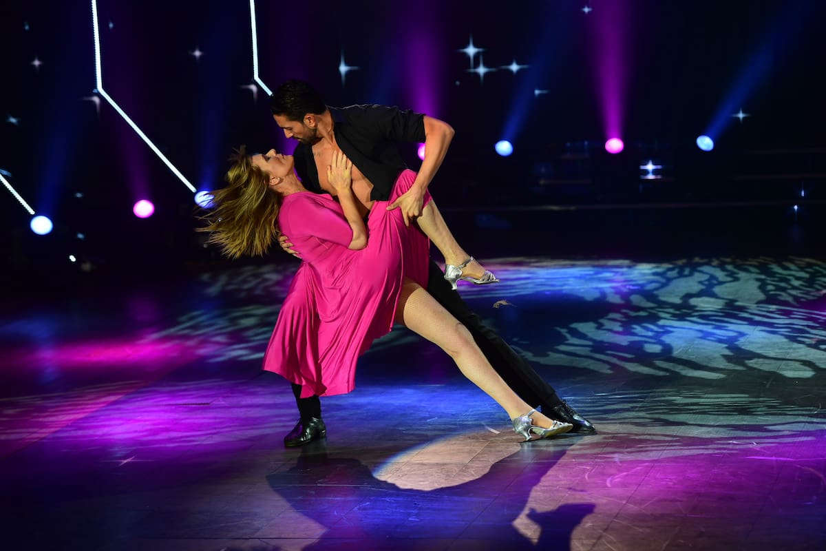 Inés Stork avanza en cada gala pero el jurado, excepto Laurita, la sigue criticando