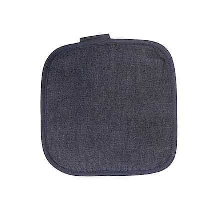 Infaltable en la cocina, esta agarradera de denim combina con todo estilo.