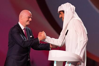 Infantino, con el emir de Qatar, Sheikh Tamim bin Hamad Al Thani