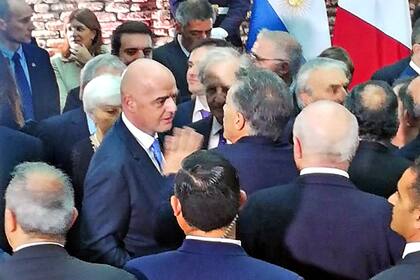 Infantino, presidente de la FIFA, habló ayer con Macri en el Museo de la Casa Rosada